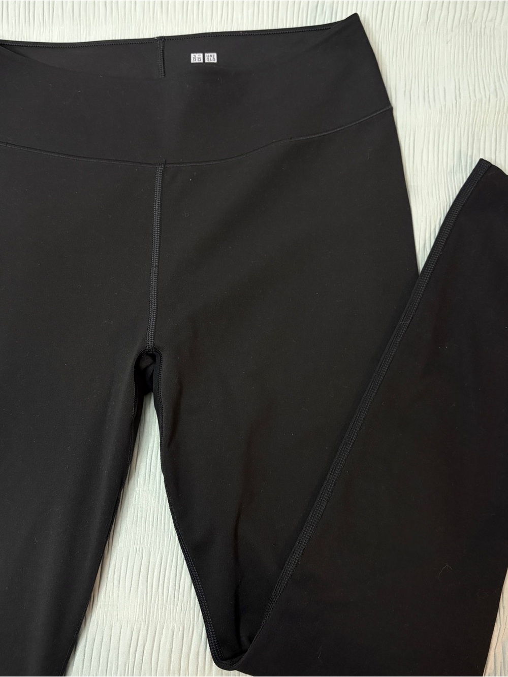 Uniqlo Black High-Rise Leggings